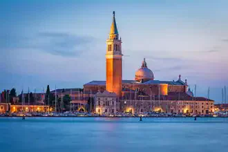 Fotokunst von Martin Wasilewski: sanften Sommerabend über San Giorgio Maggiore in Venedig.