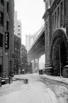 Black and white photo by Matthias Reichardt: Manhattan Bridge in the snow.