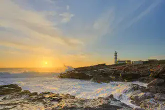 Stürmische See am Cap de ses Salines auf Mallorca mit dramatischem Wolkenhimmel