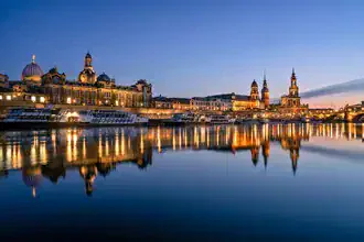 Fotokunst von Achim Thomae: Panorama von Dresden bei Sonnenuntergang
