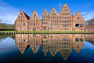 Photo art by Achim Thomae: calm reflection on the Obertrave in Lübeck