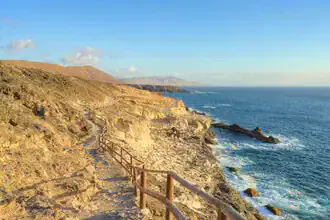 Fotokunst von Michael Valjak: Küstenweg in Ajuy auf Fuerteventura mit türkisfarbenem Meer