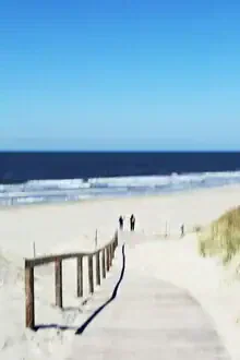Photo art by Manuela Deigert: People on a wooden path by the sea, blurred and painterly