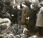 Gedenken an Luise Albertz: SPD-Fraktionschef Heinz Schleußer, Willi Meinicke, Oberbürgermeister Friedhelm van den Mond, CDU-Fraktionschef Hans Wagner und Oberstadtdirektor Dieter Uecker