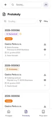 Deratix Portal klienta — mobile app view with touch-optimized interface