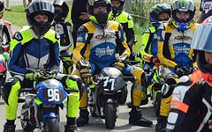 Čakajoč na prvo dirko