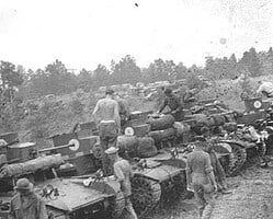 B Co. Tanks during Louisiana maneuvers.
Courtesy of Orrie Mulholland Maneuvers 2