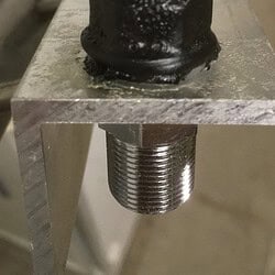 Na 3 dagen VPK (Veron Pinksterkamp) verscheen er al roest aan de antenne. Daarvoor de veerring vervangen en met Plasti Dip spray dichtgemaakt.