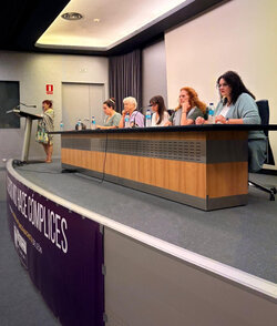 Participación en la Mesa Intergeneracional contra la Violencia Machista, acto de conmemoración del 20 aniversario de la Plataforma Lunes Sin Sol -León