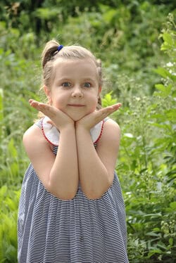 Young girl photographed outdoors with natural light. Outdoor portrait of a girl – natural light children’s photography NYC