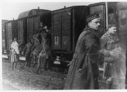 Entraining in Nazaire, France Lt Barwick front right Feb 1915.