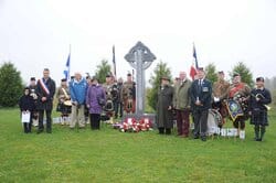 Descendants
of Private John Owens KIA at Vimy in 1917 and whose name appears on the Vimy
cross, attend the 11 November 2019 service with Project Team member Simon Godly
and members of The Somme Battlefield Pipe Band and Ecurie town officials.
