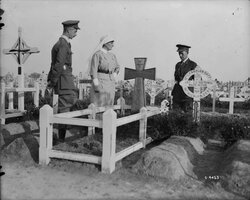 Grave of MGen Mercer with Capt Botterell grave alongside at Lijssenthoek