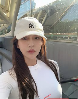 HongHong-红红 【2999】 Profile Thumbnail Image