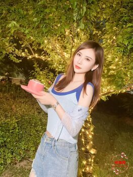 FangFang-芳芳 Thumbnail Image