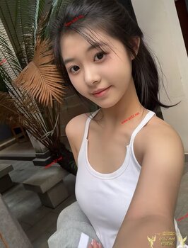 YangTongTong-杨童童 Thumbnail Image