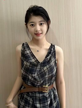 YangTongTong-杨童童 Thumbnail Image