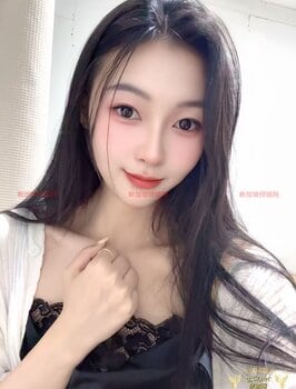 Luoluo-落落 Thumbnail Image