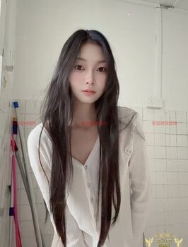 Luoluo-落落 Thumbnail Image