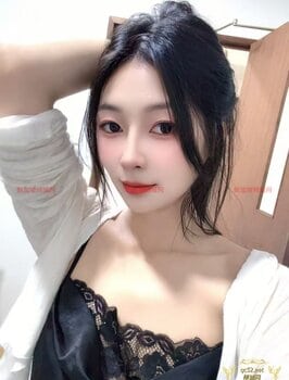 Luoluo-落落 Thumbnail Image