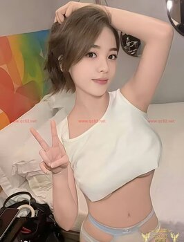 YueYue-月月 Thumbnail Image