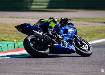 Tadej z Yamaho R7 na Autodromo Enzo e Dino Ferrari v Imoli, na prvenstvu CIV 2026