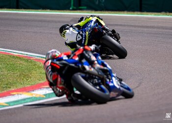 Tadej z Yamaho R7 na Autodromo Enzo e Dino Ferrari v Imoli, na prvenstvu CIV 2026