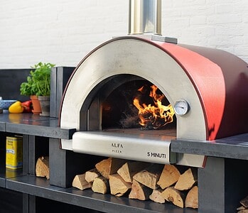 Een fantastische houtoven gemaakt van hoogwaardig geïsoleerd rvs.