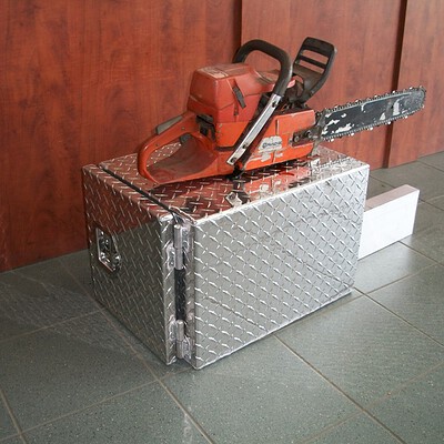 Coffre en aluminium pour scie mécanique