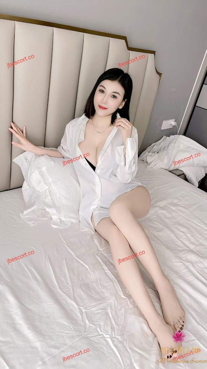 JB Escort Thumbnail Image-3