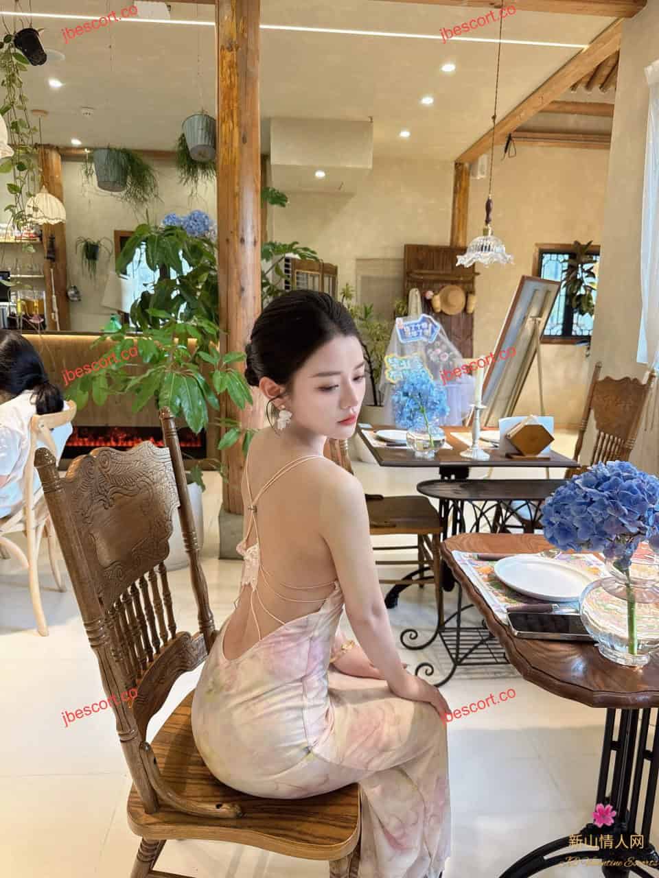 JB Escort Thumbnail Image-3