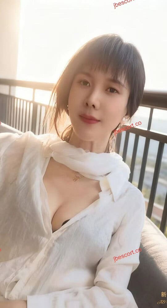 JB Escort Thumbnail Image-5