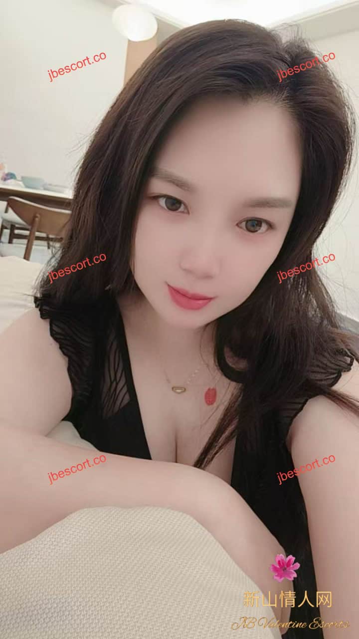 JB Escort Thumbnail Image-3