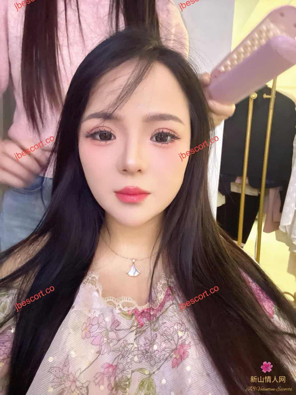 Escort Thumbnail Image-1