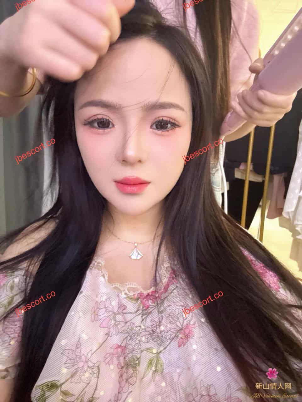 Escort Thumbnail Image-2