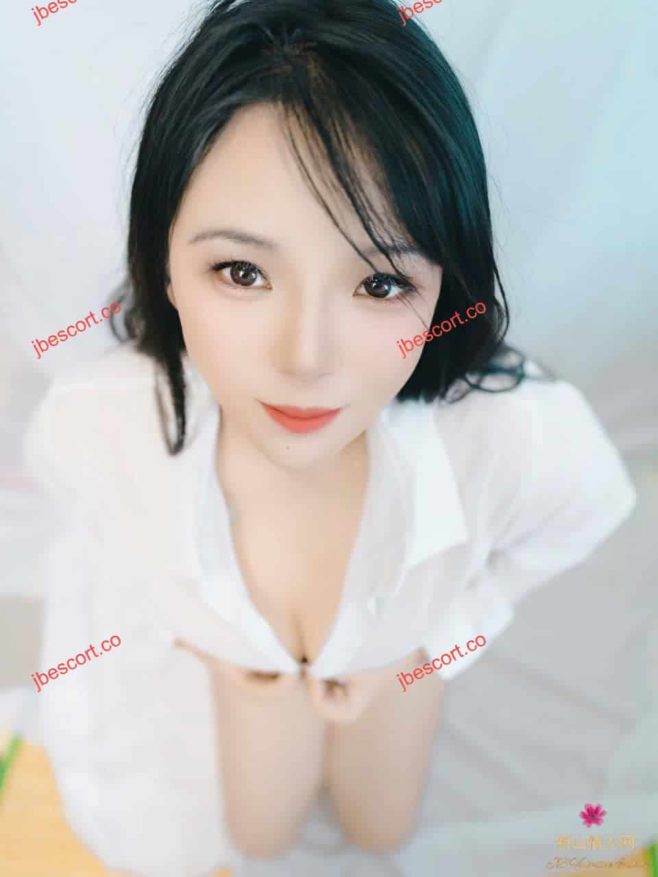 Escort Thumbnail Image-4