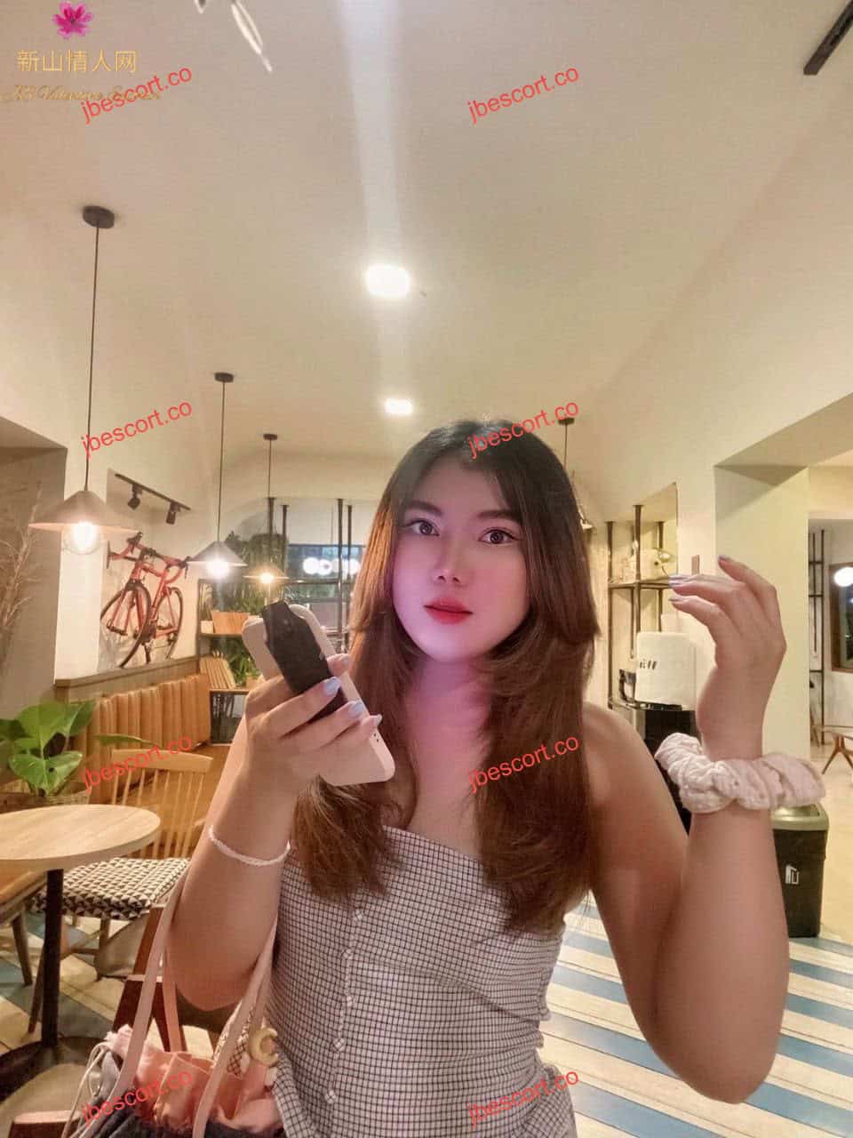 JB Escort Thumbnail Image-5