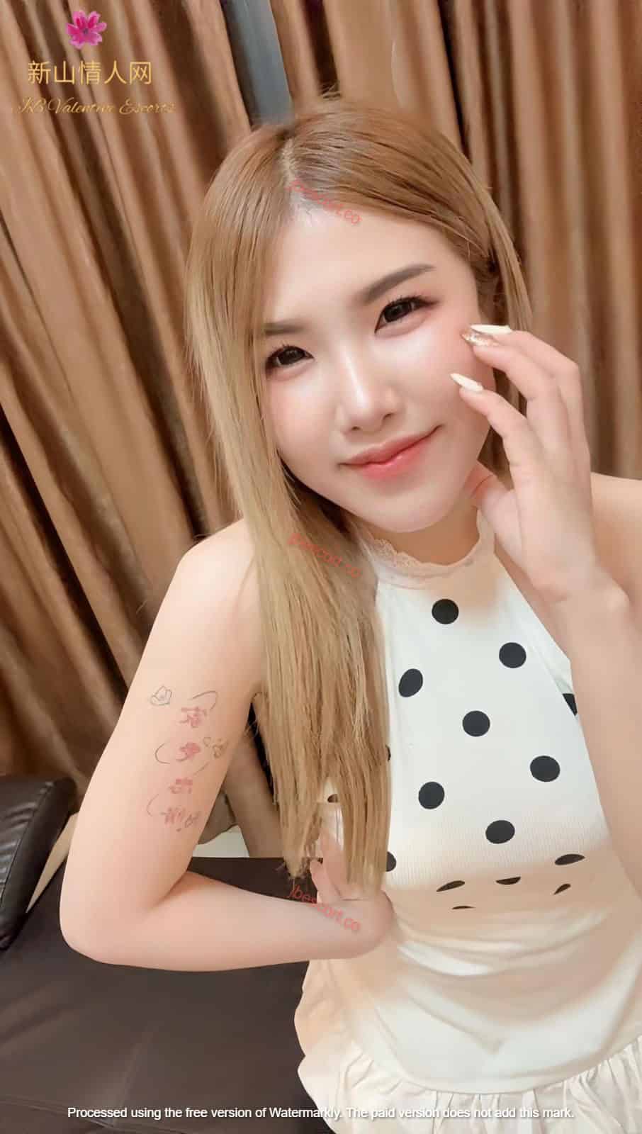 Escort Thumbnail Image-3