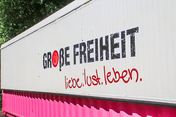 Beschriftungen Folierungen zeigen diese Fotos von realisierten Arbeiten die wir ausgeführt haben. Tolle Produktionen für Privat und Gewerbe.