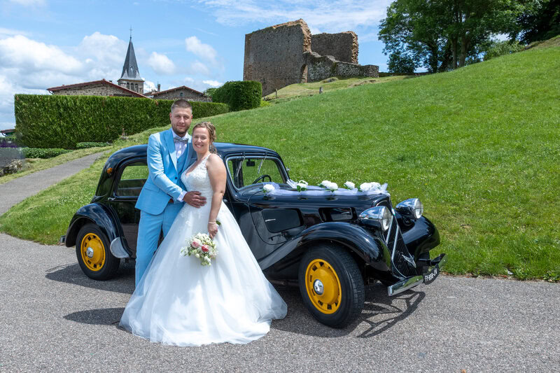 photo couple mariage grézieu la varenne voiture de collection