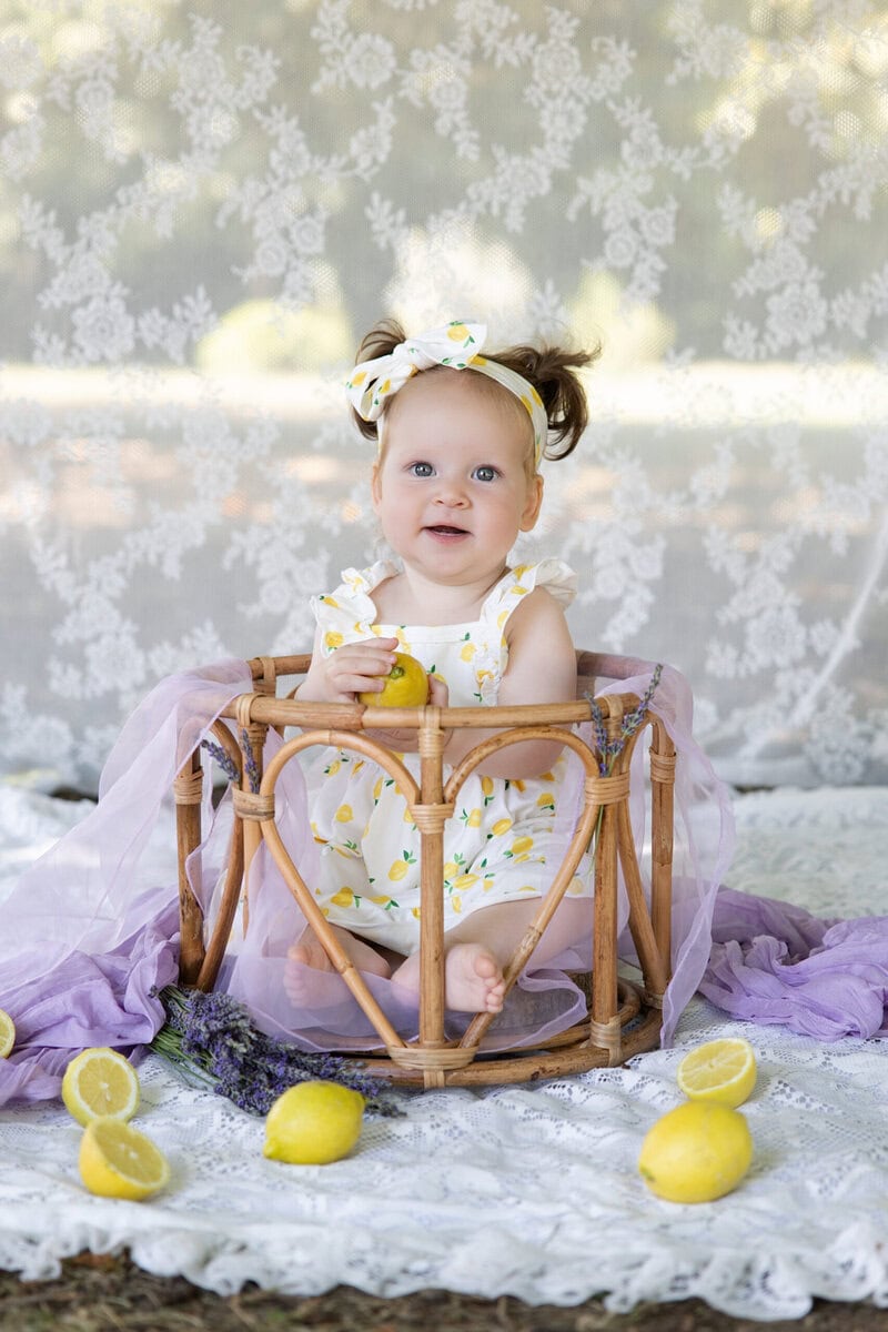 photographe bébé panier citron lavande