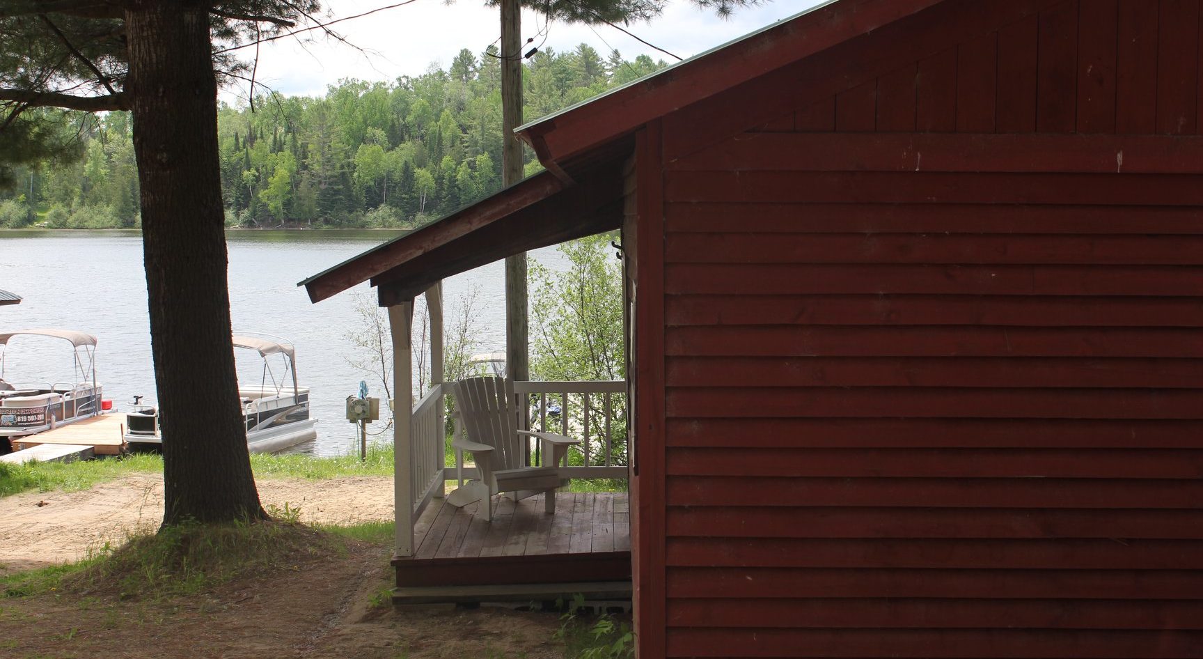 chalet bord de l'eau pêche