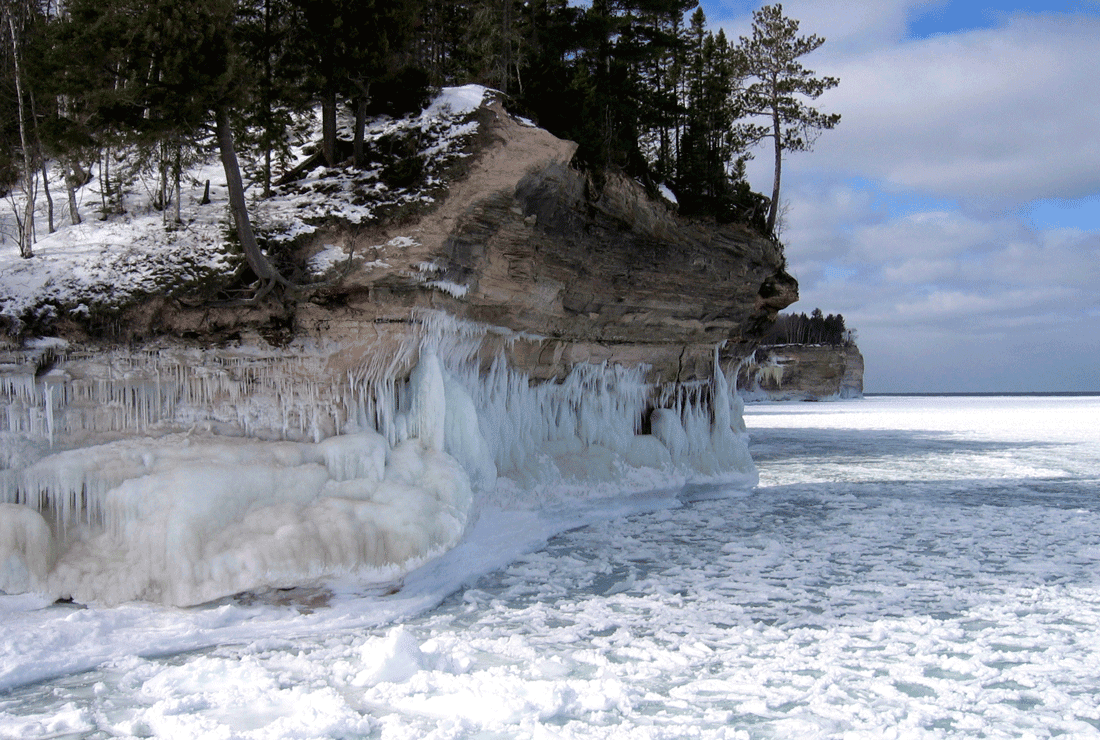As water freezes it expands, causing weathering of rock. Photo: NPS, Chapel Beach, National Lakeshore, Michigan.