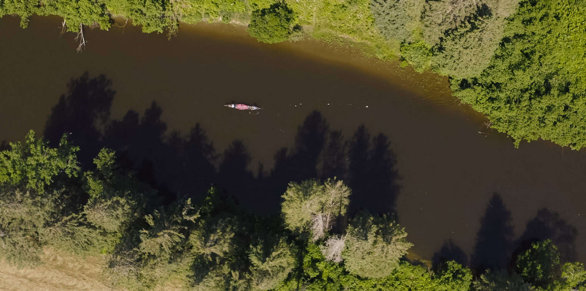 Canot sur la rivière