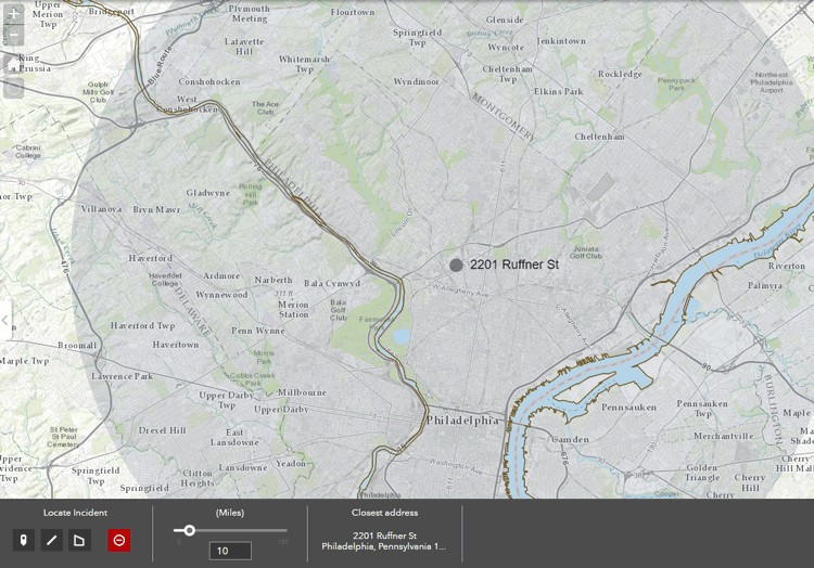 Logging an incident via ArcGIS Online.