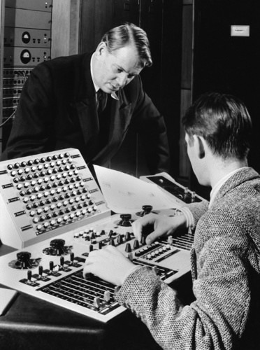 1951 – Der WDR richtet das weltweit erste „Studio für elektronische Musik“ ein | © WDR