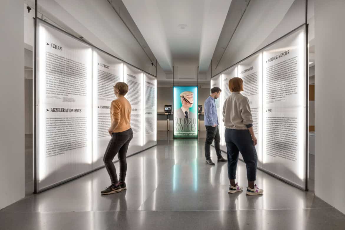 Glossar in der Ausstellung „Der Alt-Right-Komplex - Über Rechtspopulismus im Netz“, HMKV im Dortmunder U, 30.3. - 22.9.2019 | Foto: Hannes Woidich / HMKV