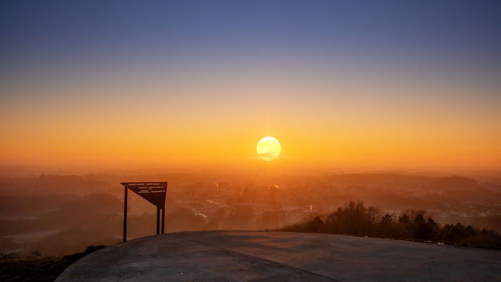 Foto: Stadt Bergkamen, Photography Frank Heldt | Ein traumhafter Sonnenuntergang auf der Halde Großes Holz.