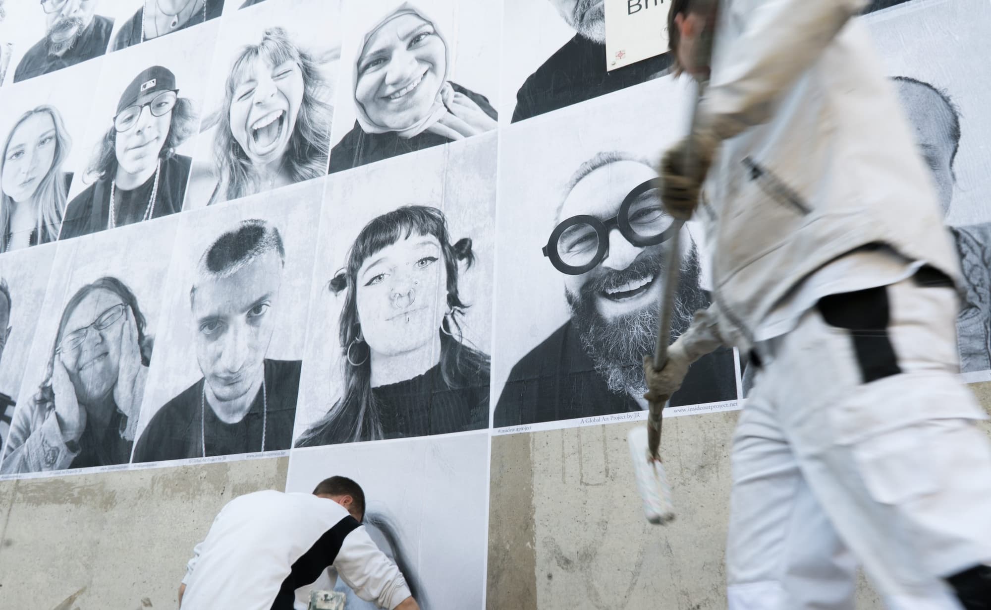 Foto: Miu Wah Lok | JR: „Inside Out“, Porträtplakate an der Dortmunder Brinkhoffstraße