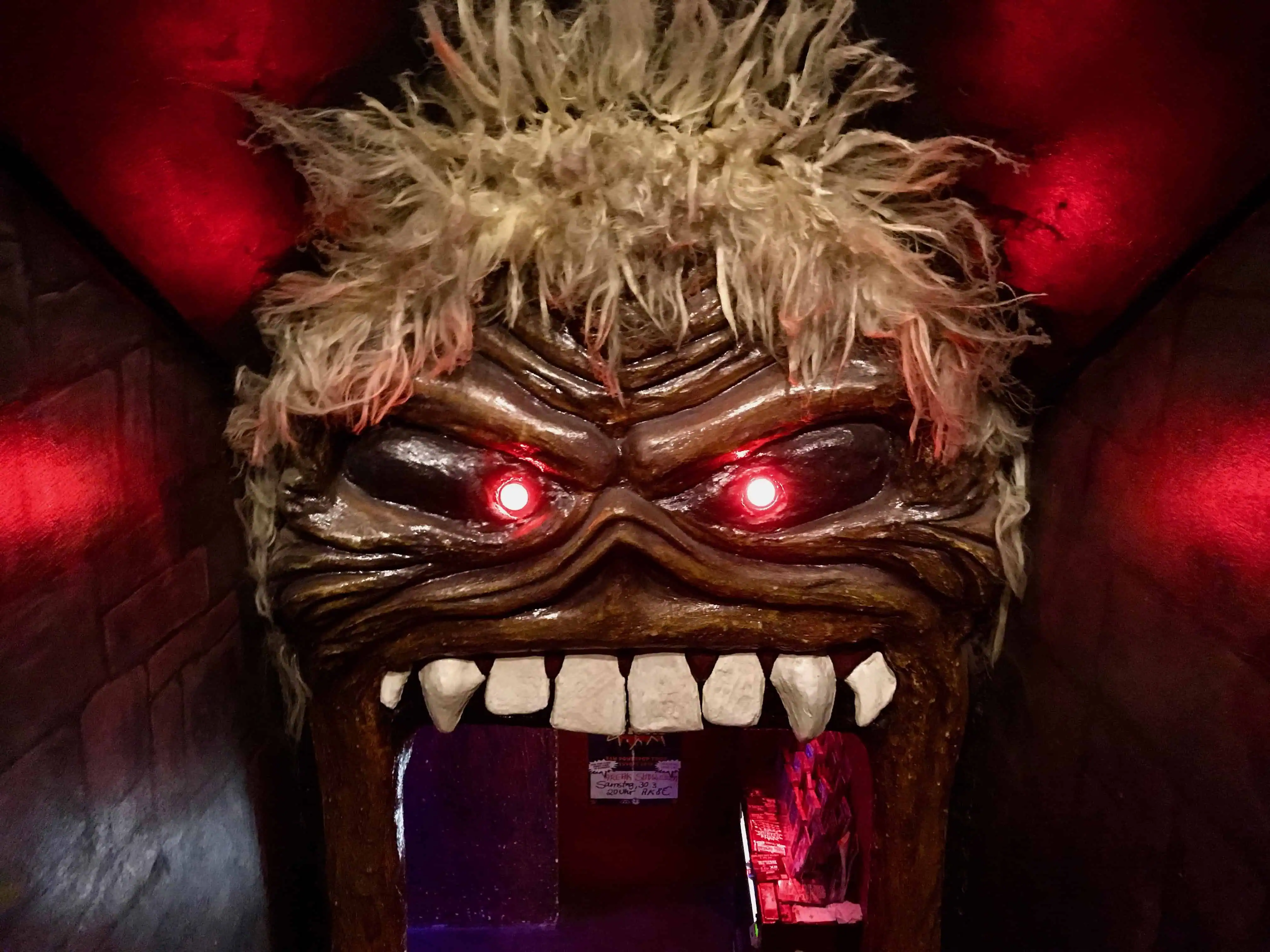 Eingang zur Kellerbar „Freak Show“